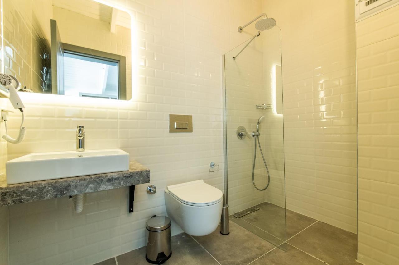 Leonis Hotel Каш Екстериор снимка