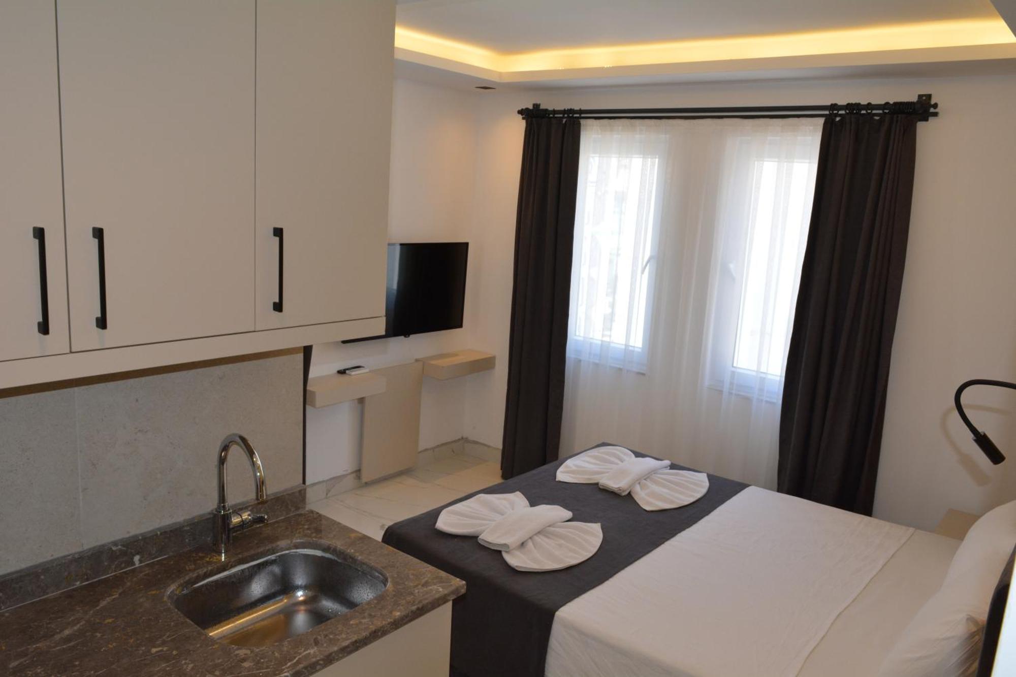 Leonis Hotel Каш Екстериор снимка