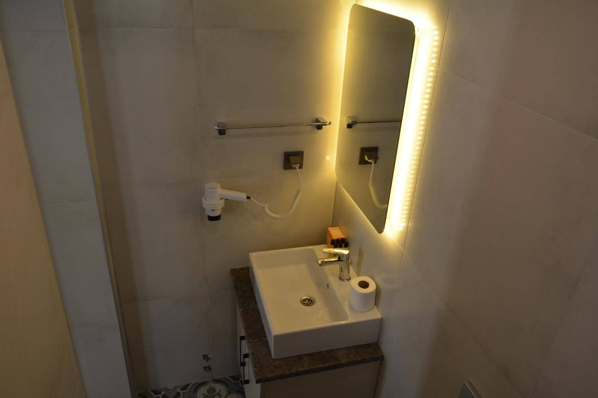 Leonis Hotel Каш Екстериор снимка