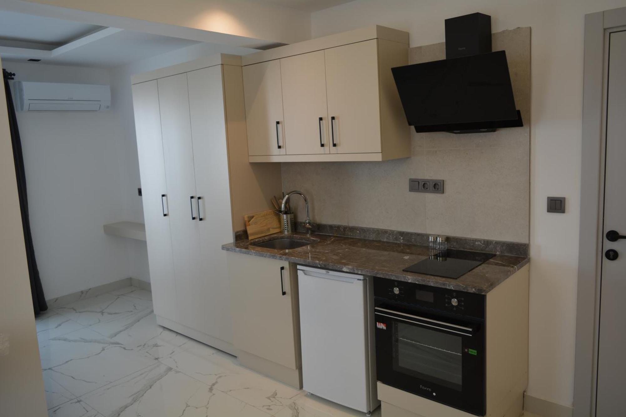 Leonis Hotel Каш Екстериор снимка